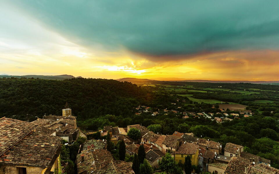 beaux villages autour de toulon cotignac