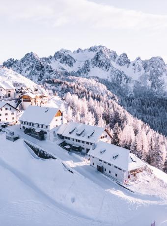 Différents versants noël à la montagne 