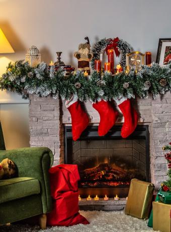 Feu cheminé noël à la montagne ancv