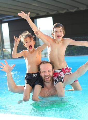 que faire avec les enfants quand il pleut piscine