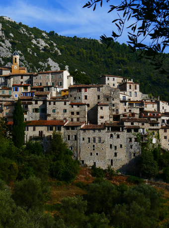 village autour de nice peillon